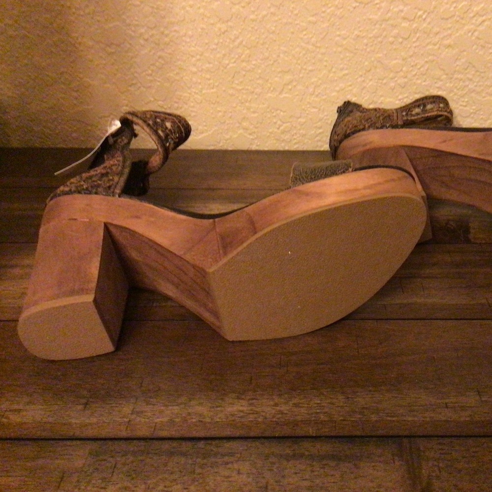 Sbicca Vintage Collection - Daytrip Platform Heels Brown Distressed Leather - Picture 9 of 9